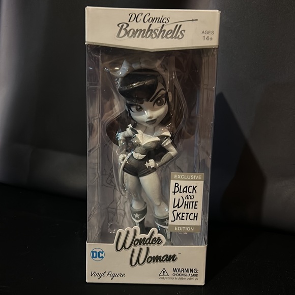 DC Comics Bombshells Black and White sketch Wonder Woman Vinyl figure - Picture 4 of 7
